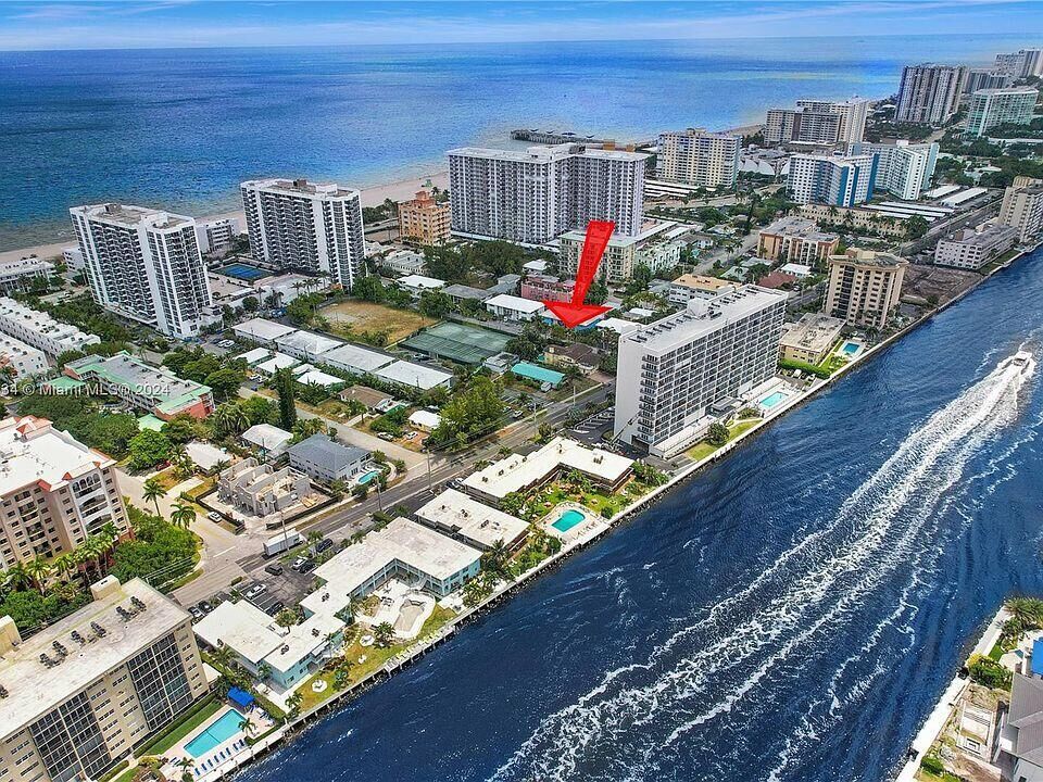 Property Photo: 518 N Riverside Drive FL 33062