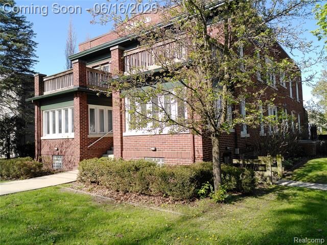 Property Photo: 2041 N Main Street 3 MI 48073