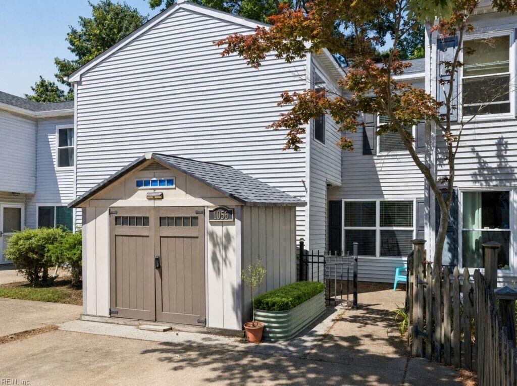 Property Photo:  1056 Coastaway Dr  VA 23451 