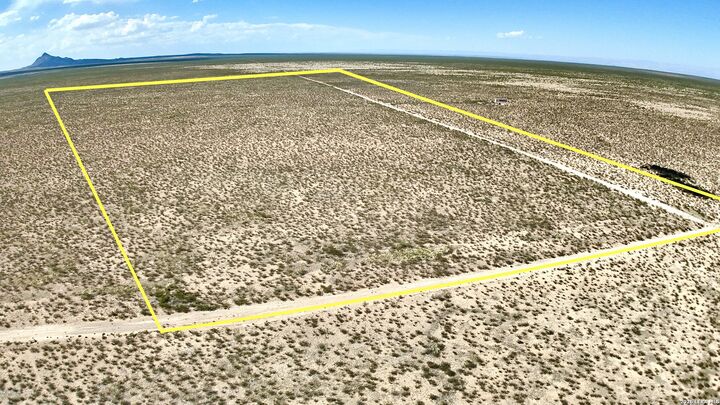 Property Photo:  201 E Roadrunner Rd  TX 79847 