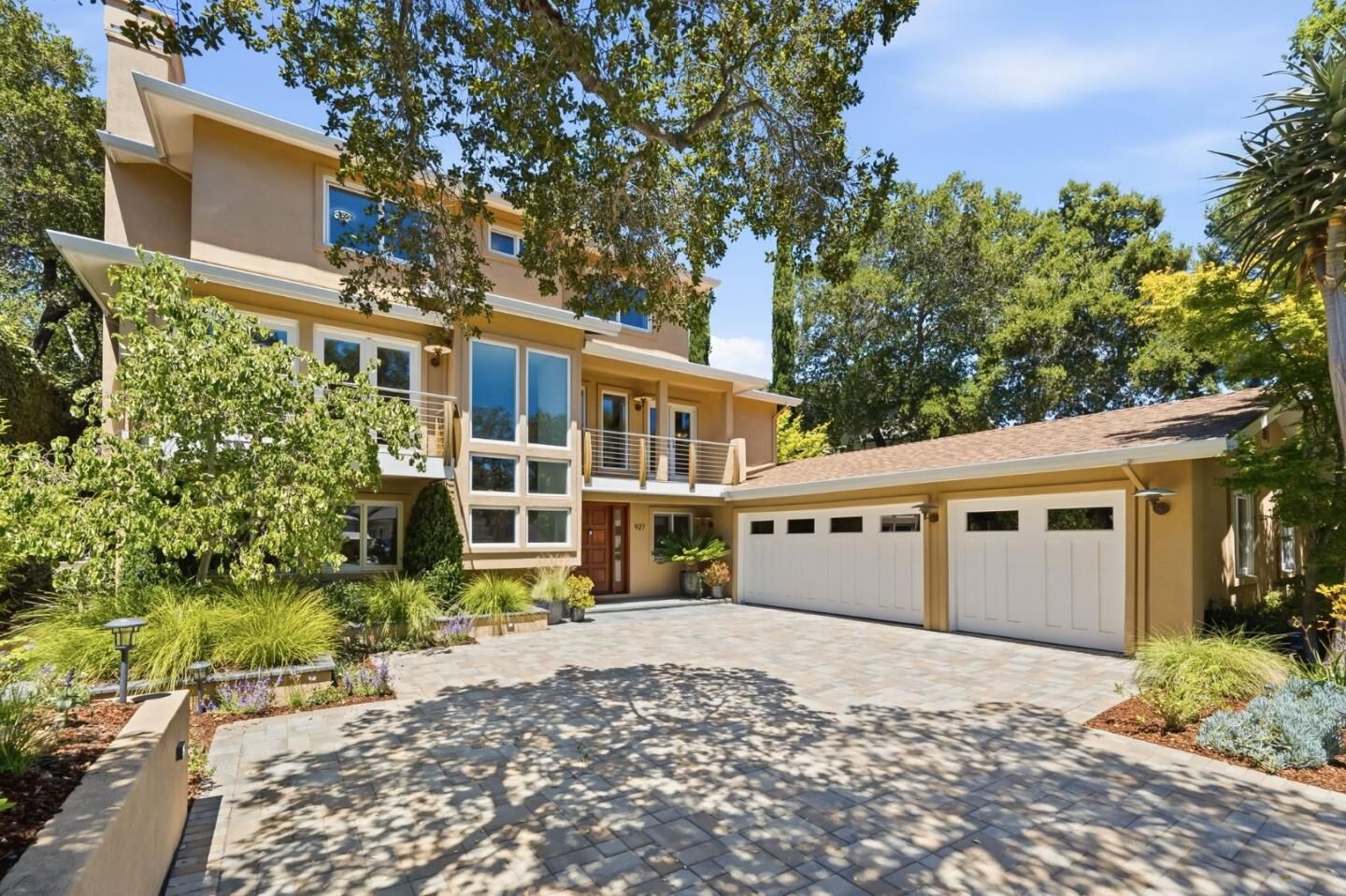 Property Photo: 927 Wilmington Way CA 94062