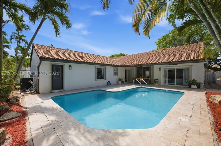 Property Photo:  1975 Water Ridge Dr  FL 33326 