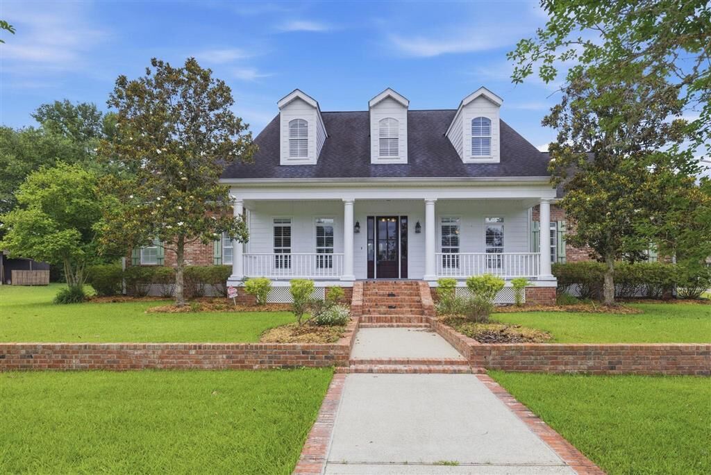 Property Photo: 2411 Bon Vie Drive LA 70665