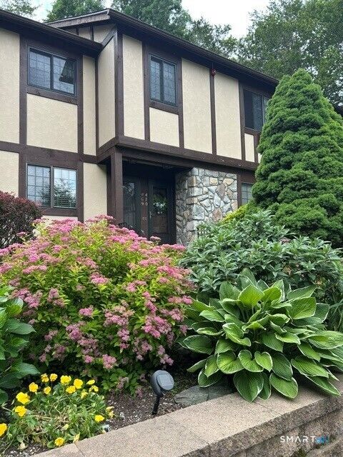 Property Photo: 470 Swanson Crescent 470 CT 06461