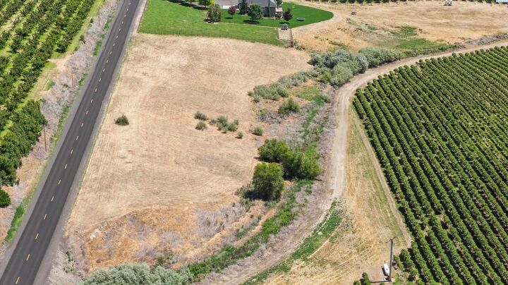 Property Photo:  8002 Nka McCreadie Rd.  WA 99350 