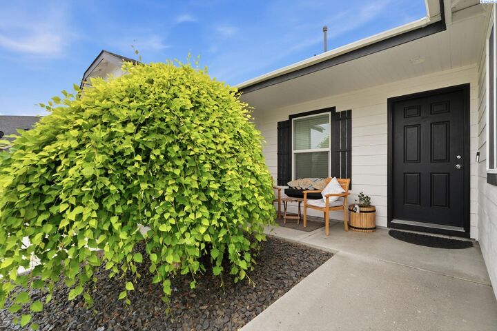 Property Photo: 5002 Blue Sage Ln WA 99301