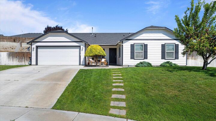Property Photo: 5002 Blue Sage Ln WA 99301