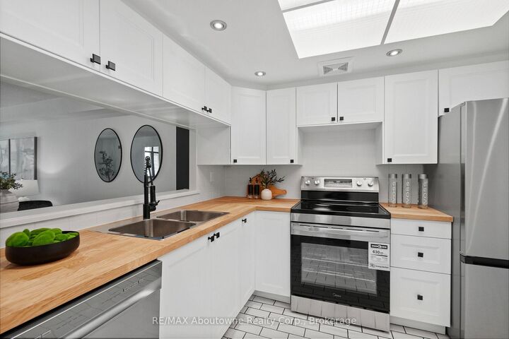 Property Photo: 300 Webb Drive 1108 ON L5B 3W3