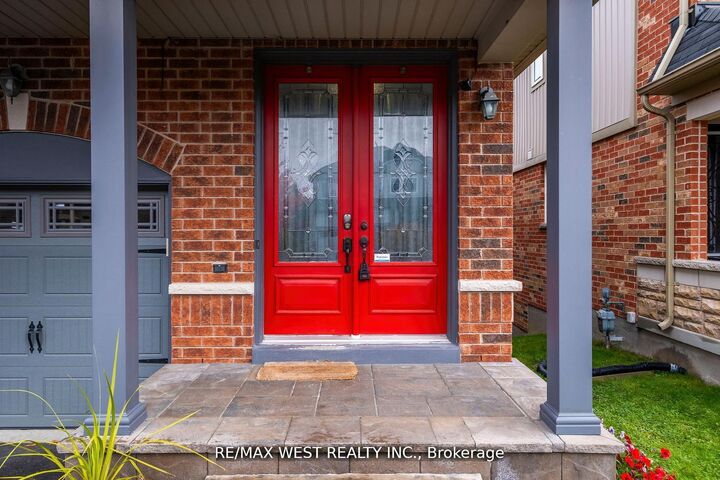 Property Photo: 31 Buxton Lane ON L1C 0J9