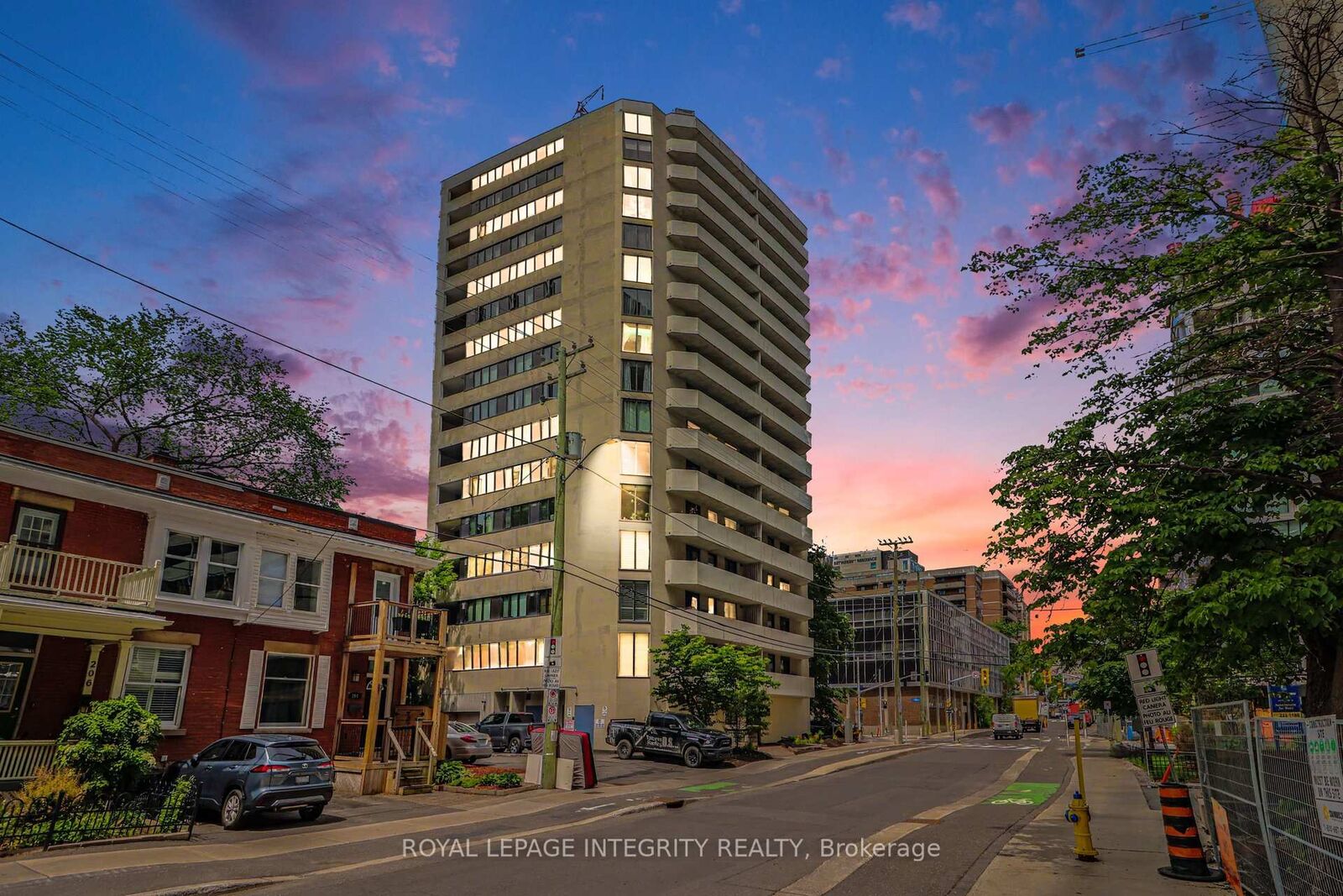 Property Photo: 200 Bay Street S 102 ON K1R 7W8