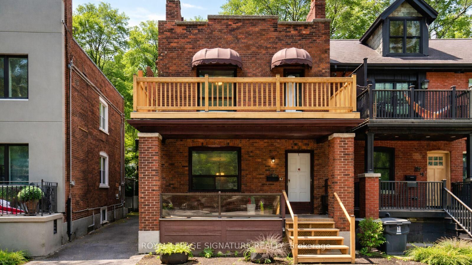 Property Photo: 27 Hillsboro Avenue ON M5R 1S6