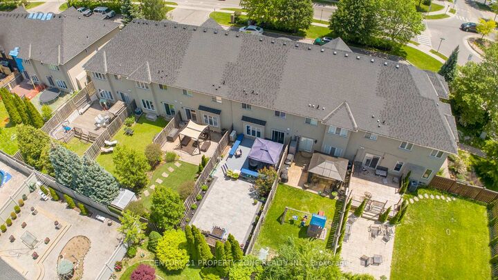 Property Photo:  550 Stonehenge Drive  ON L9K 0B2 