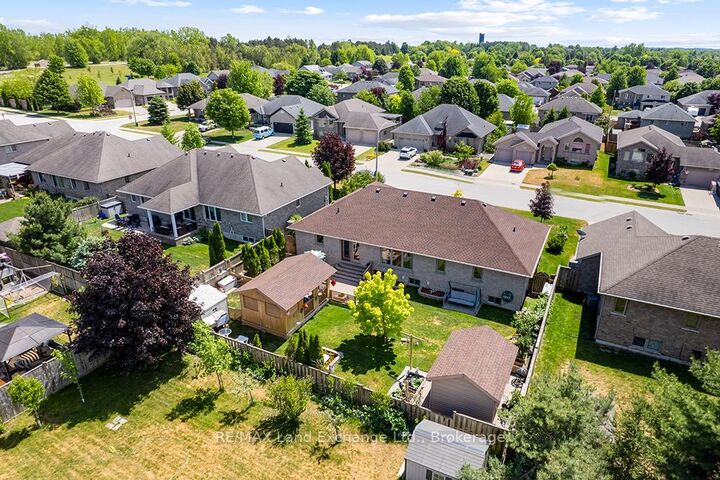 Property Photo: 785 Woodland Drive ON N0H 2C4