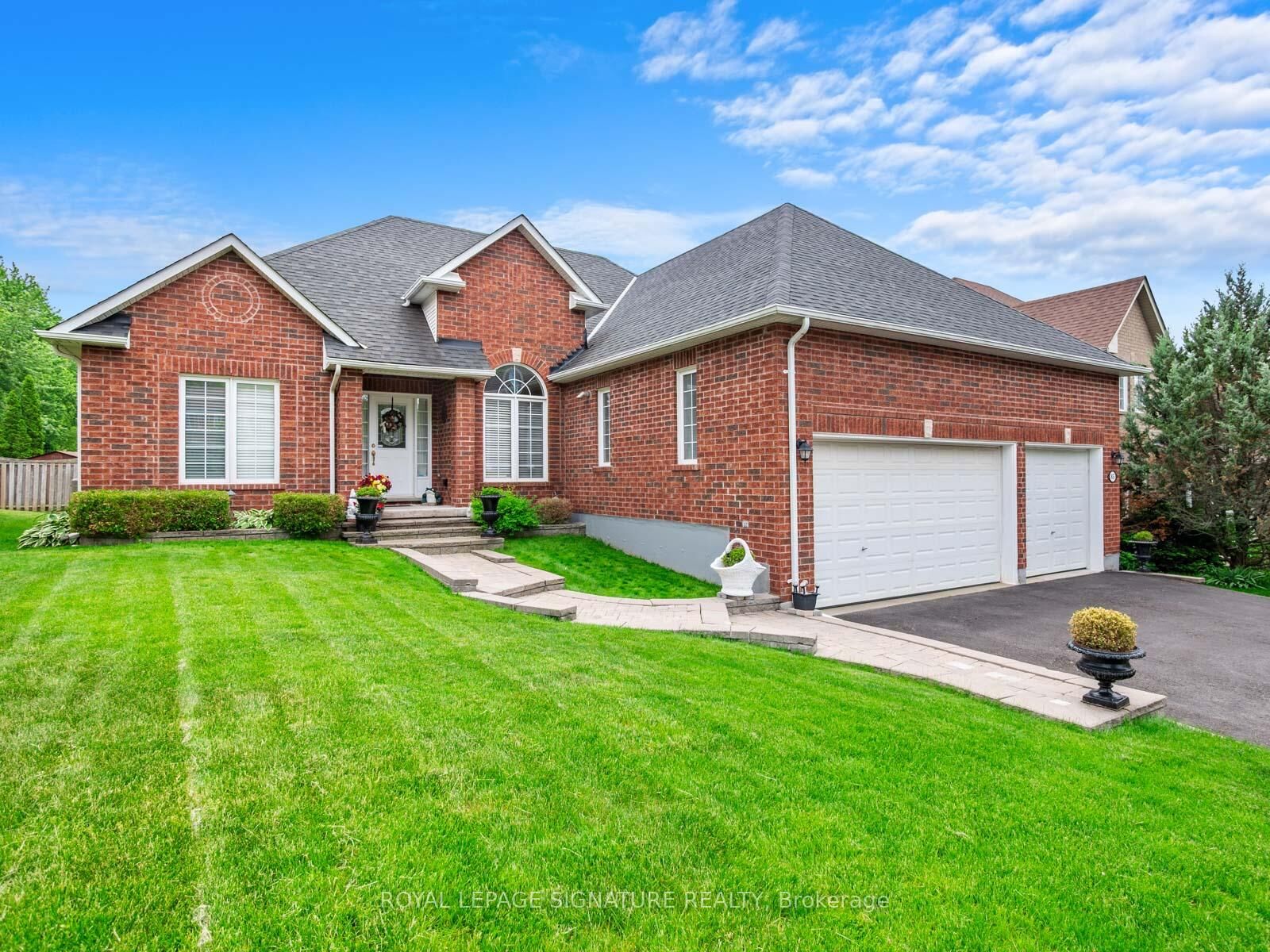 Property Photo: 85 Ferncroft Drive ON L4P 4G7