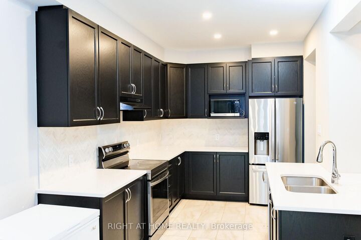 Property Photo: 76 Kindred Row ON K2S 3A2