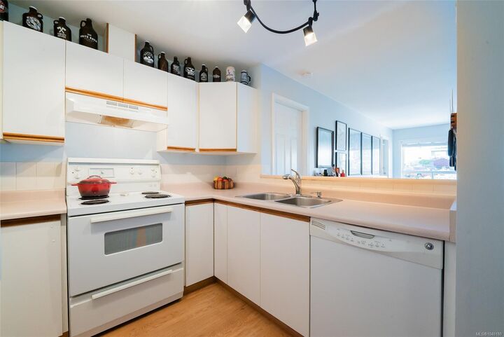 Property Photo: 1631 Dufferin Cres #405 BC V9S 5T4