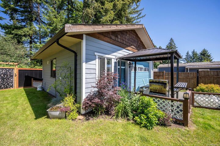 2102 Stadacona Dr — photo 1