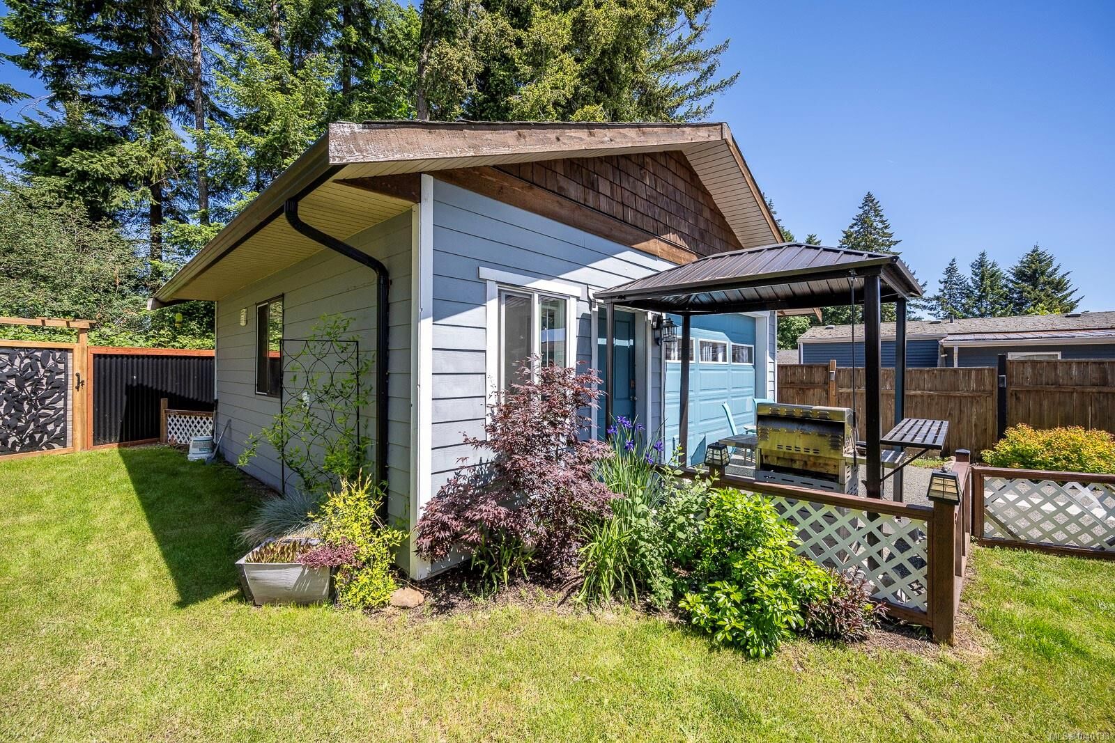 Property Photo: 2102 Stadacona Dr BC V9M 3P7