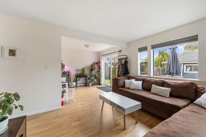 Property Photo: 345 Menzies Ave #B BC V9N 3C2