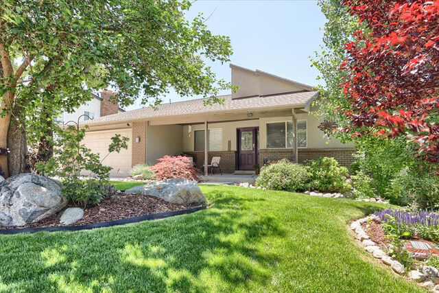 Property Photo: 9628 S 2760 E UT 84092