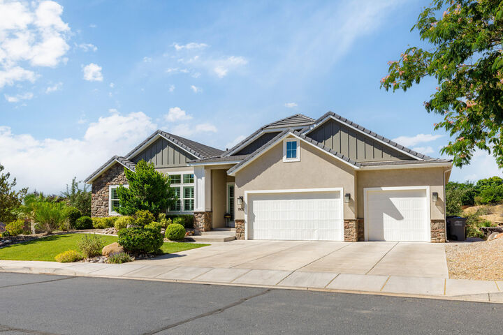 Property Photo: 1905 W Pikes Cir UT 84770