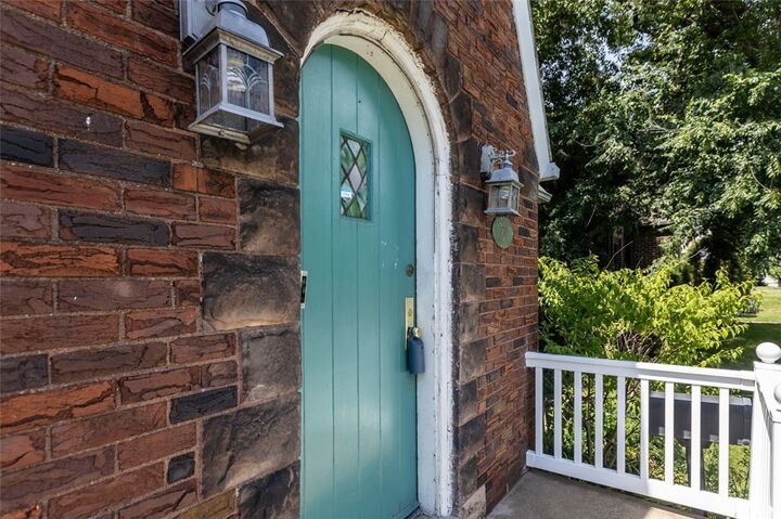 Property Photo: 730 Greenlee PA 15227