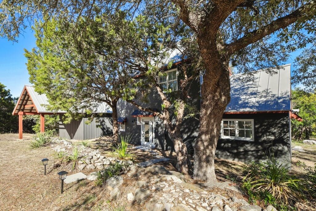 Property Photo: 1612 The High Road TX 78746
