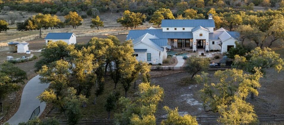 Property Photo:  176 Inspiration Loop  TX 78624 