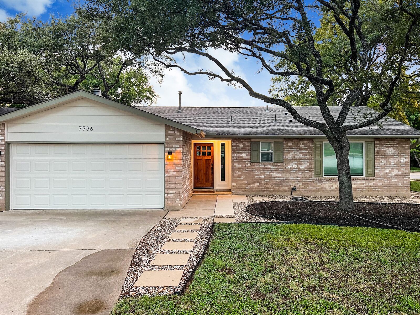 Property Photo: 7736 Croftwood Drive TX 78749
