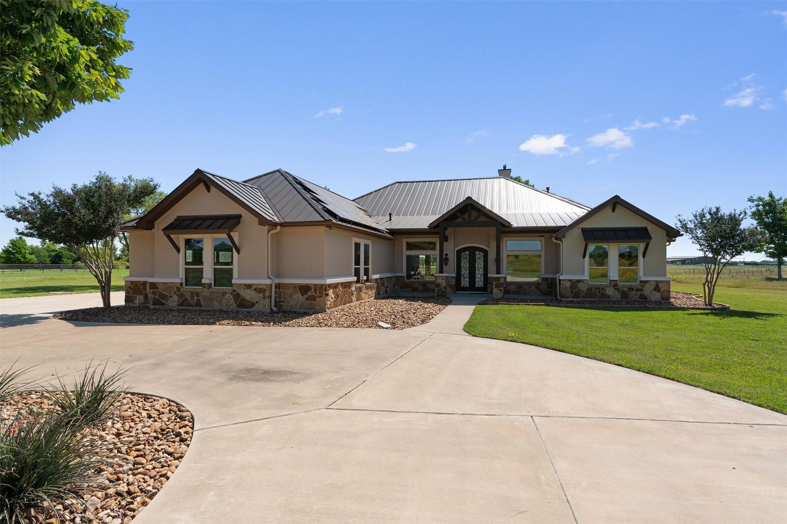 Property Photo: 619 Heritage Cove TX 78634