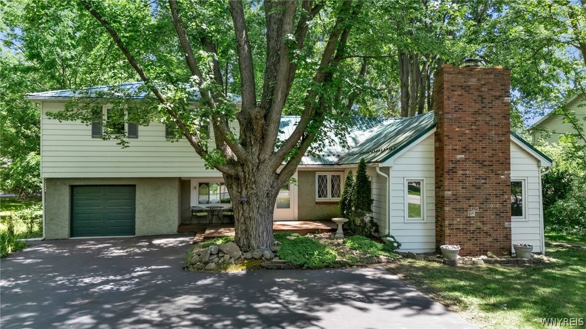 Property Photo:  1715 Hopkins Road  NY 14068 