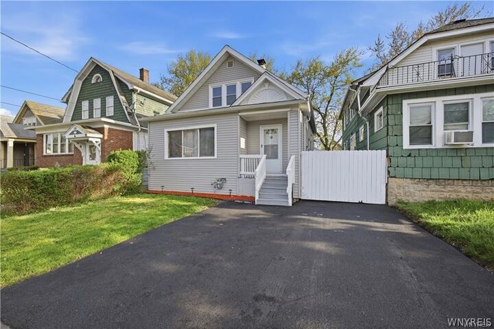 Property Photo:  122 Dartmouth Avenue  NY 14215 