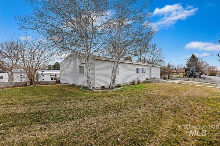 Property Photo:  600 Date Street  ID 83338 