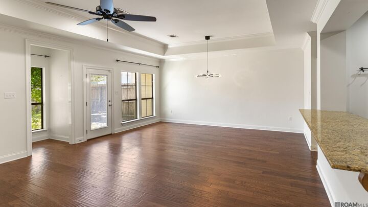 Property Photo: 7945 Seville Ct LA 70820