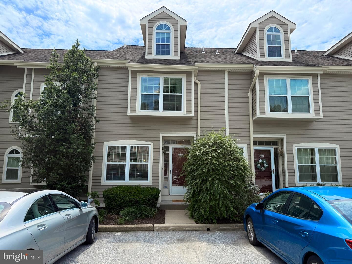 Property Photo: 703 Cheswold Court PA 19087