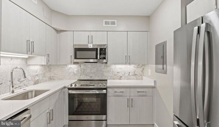 Property Photo: 3401 38th Street NW Twr-818 DC 20016