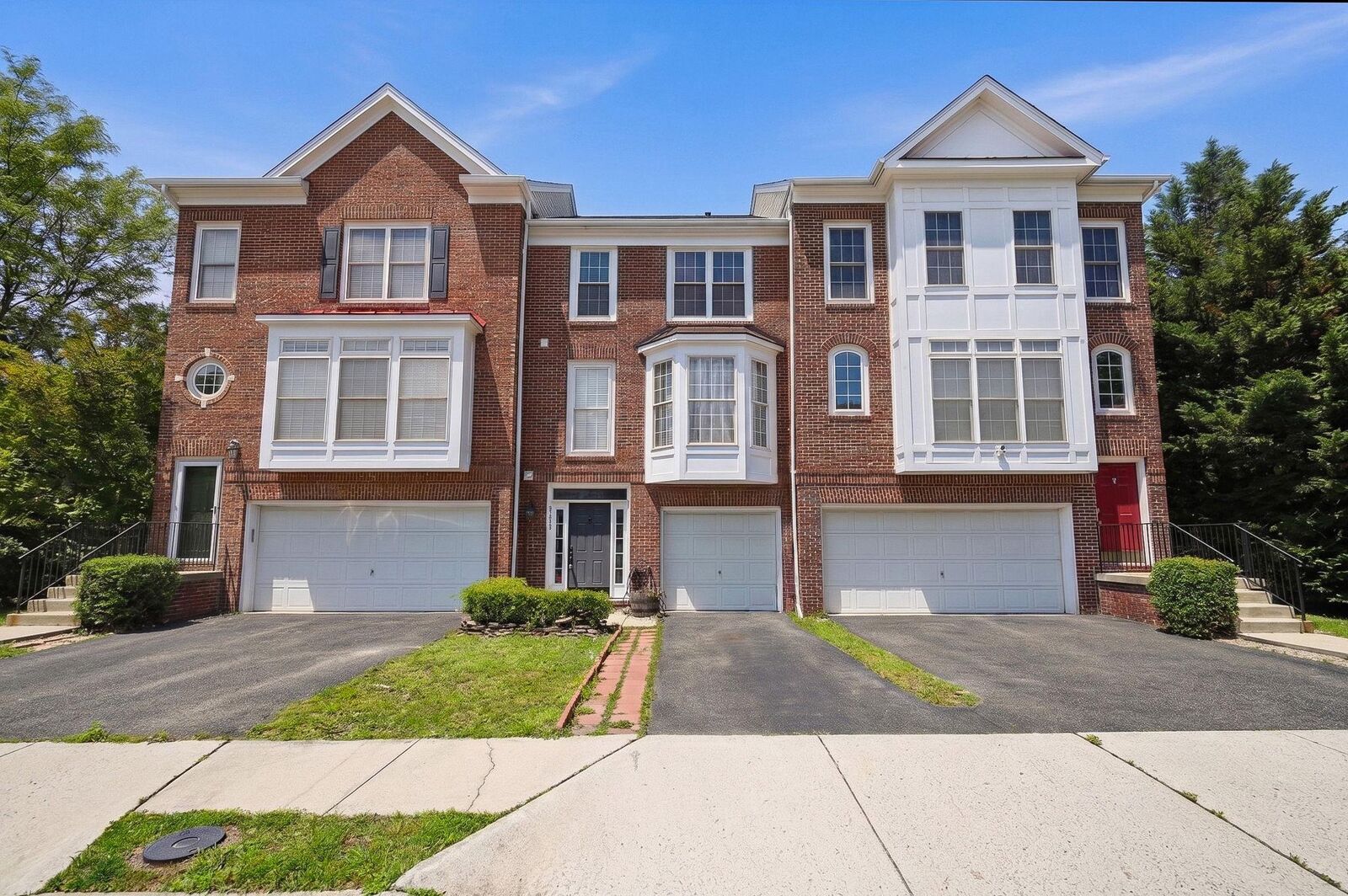 Property Photo:  25203 Dunvegan Square  VA 20152 