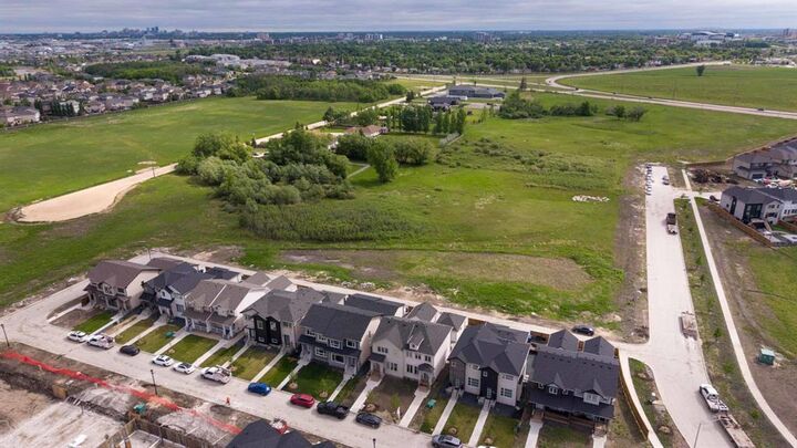 Property Photo: 216 Inez Crossing MB R3Y 2L1