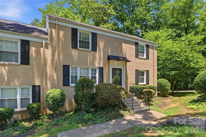 Property Photo: 525 Wakefield Drive NC 28209