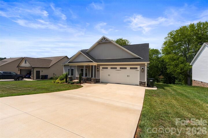 Property Photo: 4944 Southview Drive NC 28602