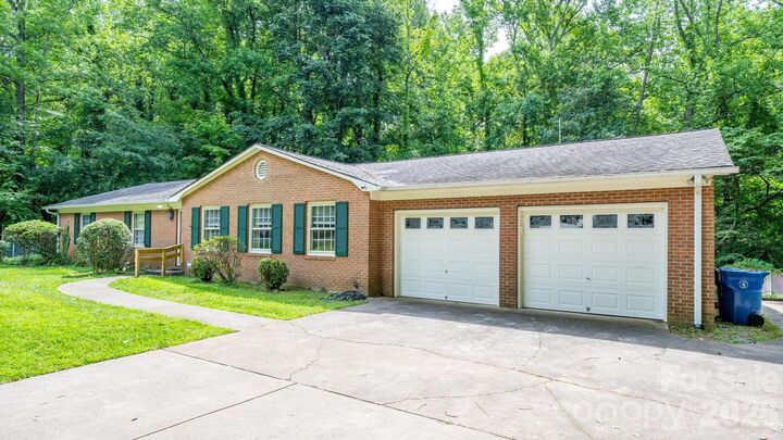 Property Photo:  236 Heritage Place  NC 28115 