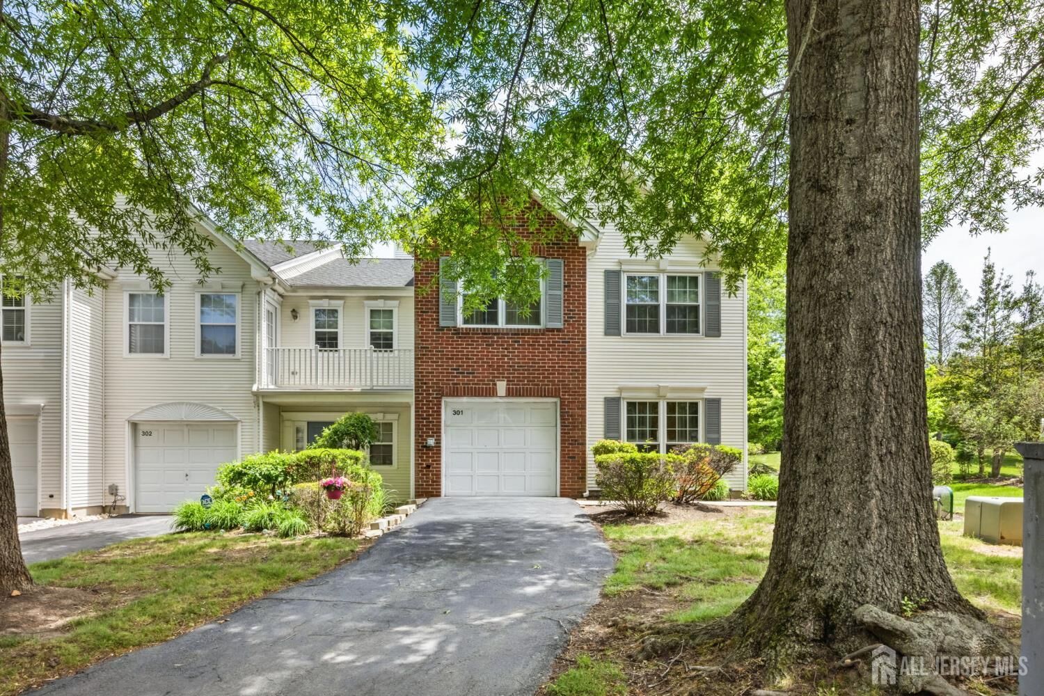 Property Photo:  301 Pheasant Run  NJ 08852 
