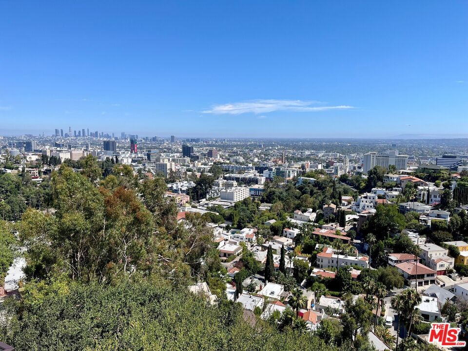 Property Photo: 6910 Los Tilos Rd CA 90068