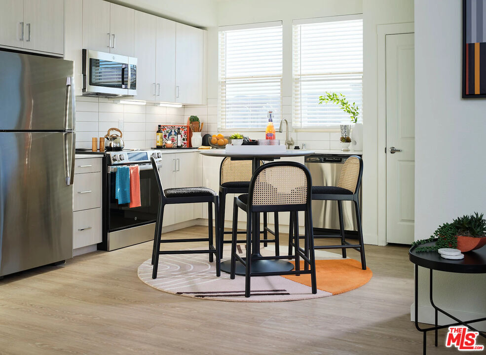 Property Photo: 41545 Ivy St CA 92562