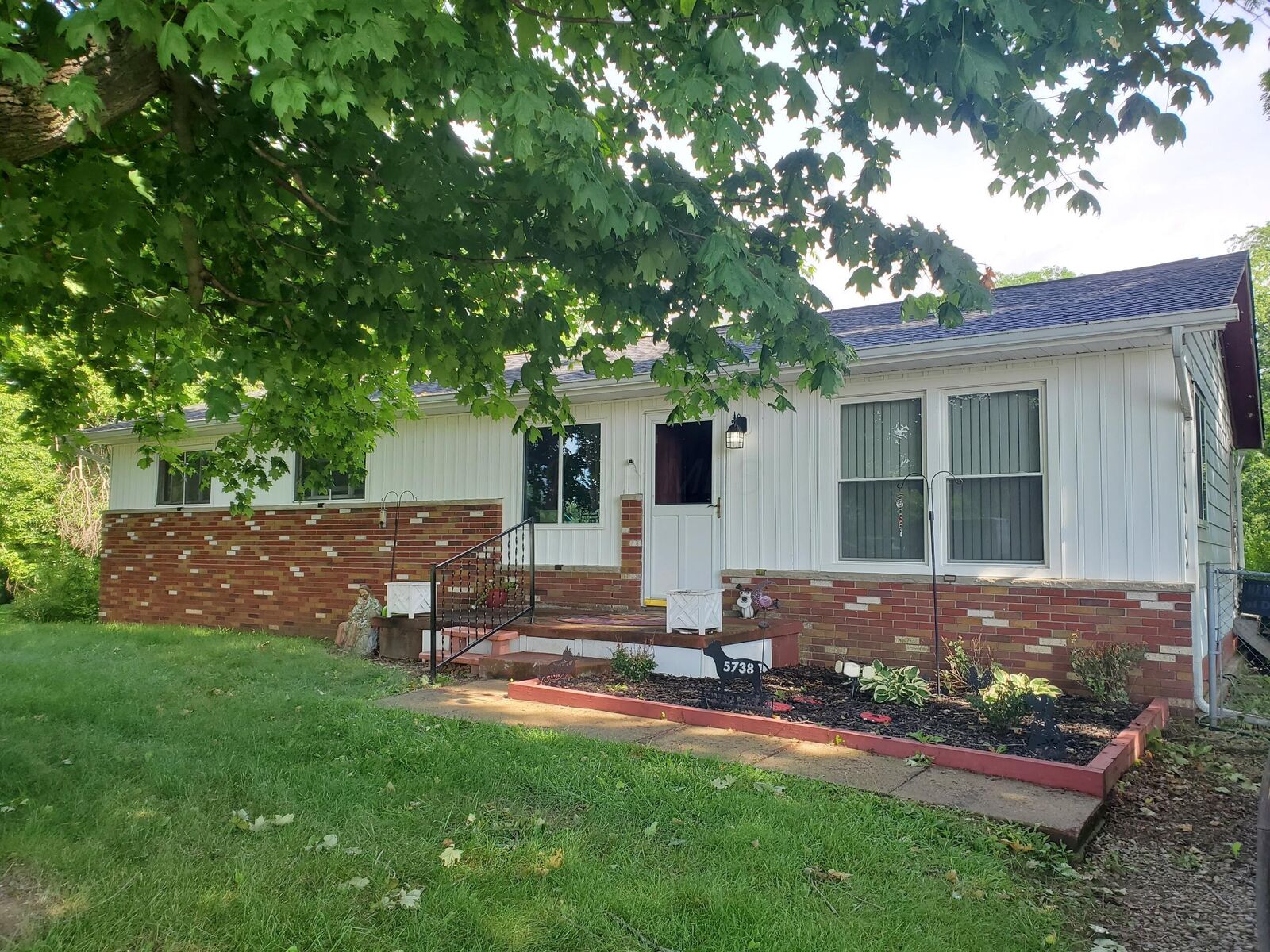 Property Photo: 5738 Fairfield Beach NE Road OH 43076