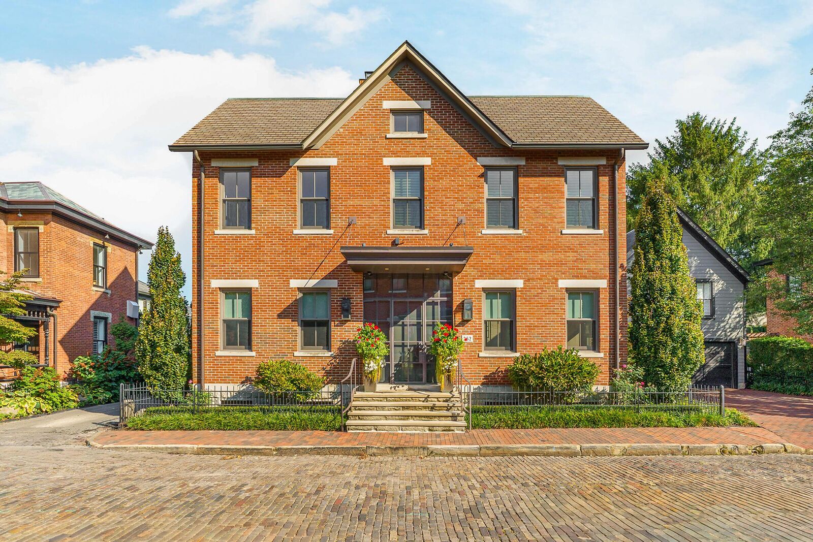 Property Photo:  252 E Beck Street  OH 43206 