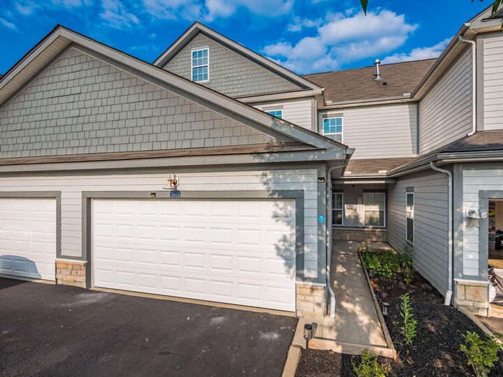 Property Photo: 5915 Blackbird Way OH 43035