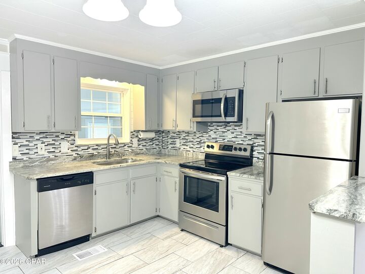 Property Photo: 16808 Junipero Avenue FL 32413