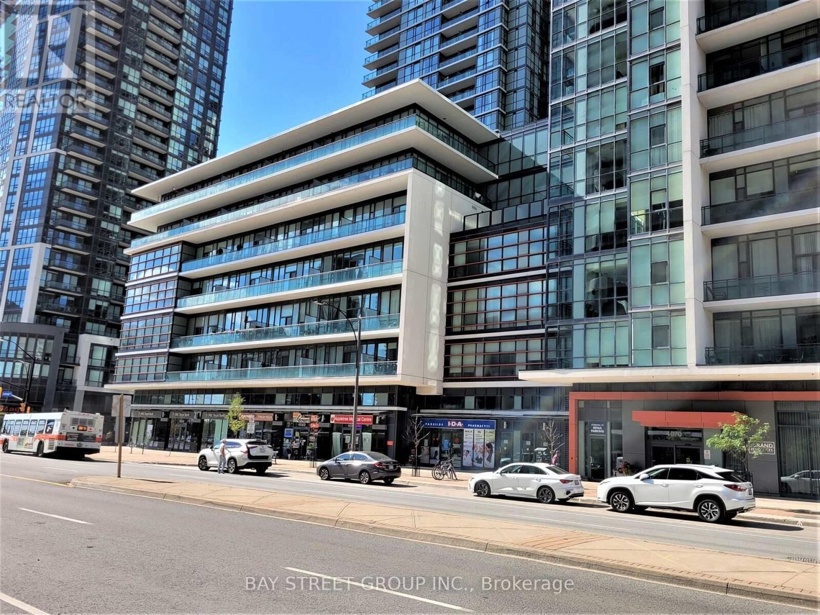 Property Photo: 4070 Confederation Parkway 2808 ON L5B 0E9