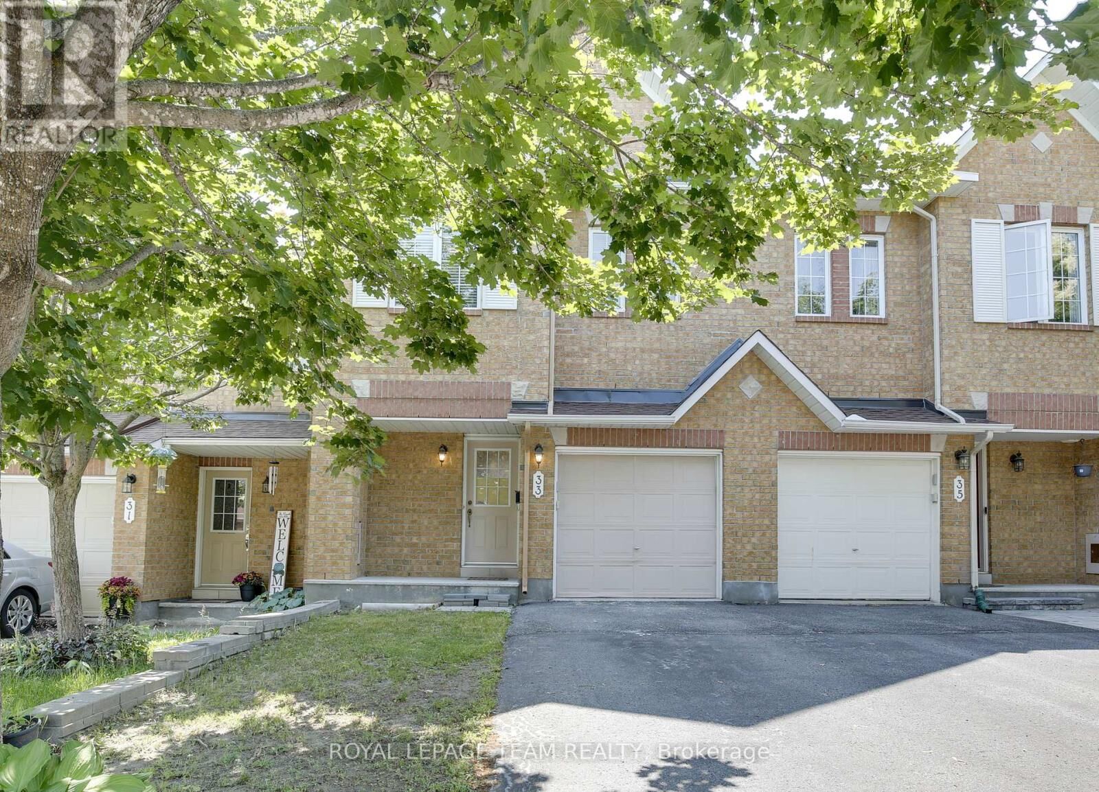 Property Photo: 33 Scampton Drive ON K2W 1G1